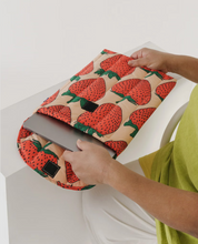 Load image into Gallery viewer, Puffy Laptop Sleeve 16" - Strawberry