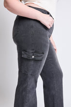 Load image into Gallery viewer, [PLUS] Wide Leg Cargo Jeans in Black